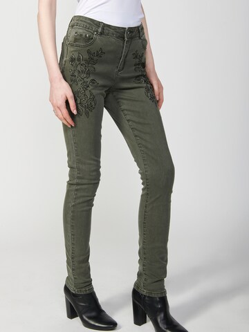 KOROSHI Slimfit Jeans in Grün: Vorderseite