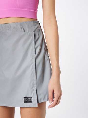 DKNY Performance Athletic Skorts in Silver