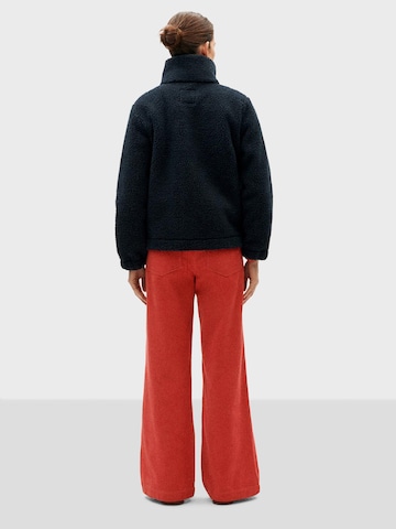 Geacă de iarnă de la Thinking MU pe albastru