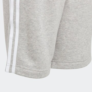 regular Pantaloni 'Adicolor' di ADIDAS ORIGINALS in grigio