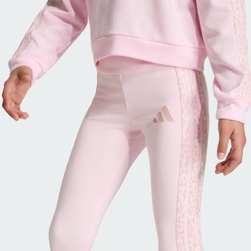 ADIDAS SPORTSWEAR Treenipuku värissä vaaleanpunainen