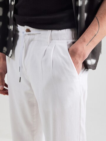 Regular Pantalon à pince 'ONSLEO' Only & Sons en blanc