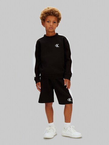 Loosefit Pantalon Calvin Klein Jeans en noir : devant