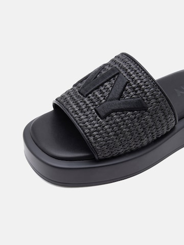 Saboți 'ONDARA' de la DKNY pe negru