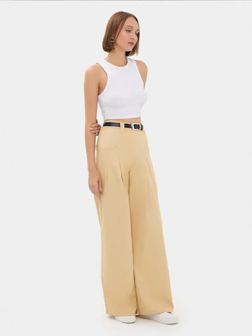 Hiccup Wide Leg Hose in Beige