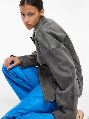 ROUGE EDIT Overgangsjakke i grå