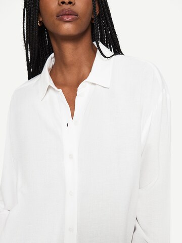 Chemisier Bershka en blanc