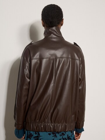 Apricot Oversized Jacket ' ' in Braun