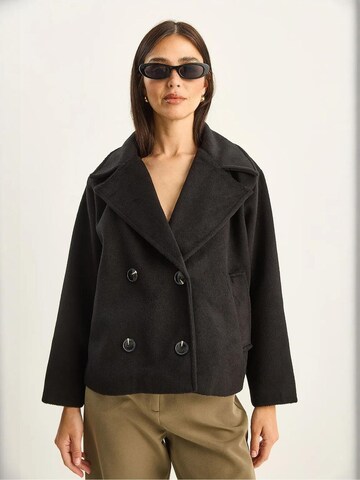 Bianco Lucci Mäntel in Schwarz: Vorderseite