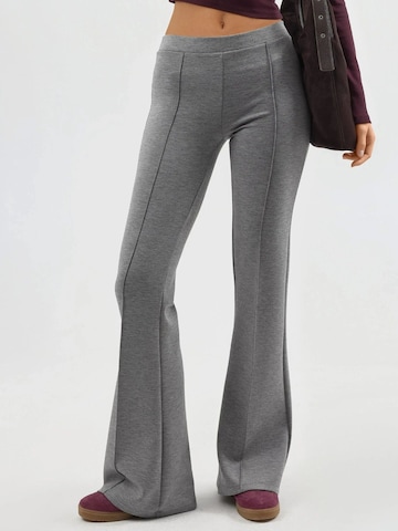 Pantaloni di Busem in grigio: frontale