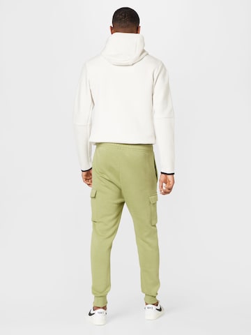 Tapered Pantaloni cargo di Nike Sportswear in verde