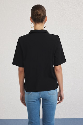 Trendyol - Camiseta en negro