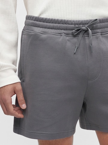 Loosefit Pantaloni di HOLLISTER in grigio