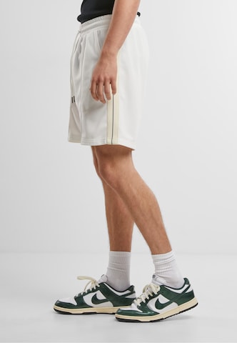 Urban Classics Regular Shorts in Weiß