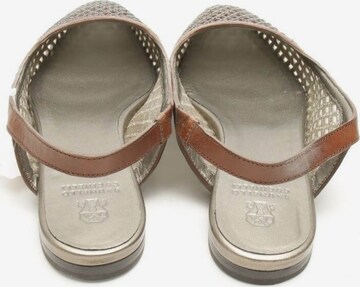 Brunello Cucinelli Flats & Loafers in 39 in Brown
