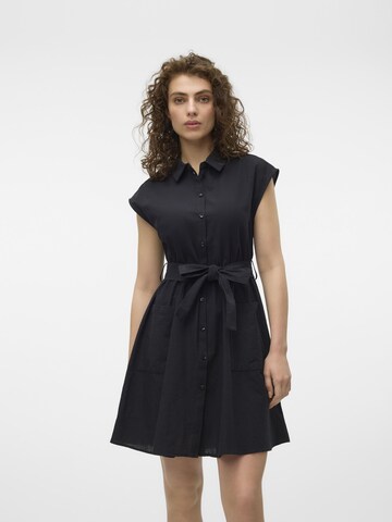 Abito camicia di VERO MODA in nero: frontale