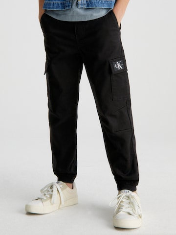 Calvin Klein Jeans - Tapered Pantalón en negro: frente