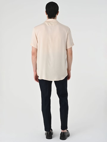 Antioch - Ajuste regular Camisa en beige