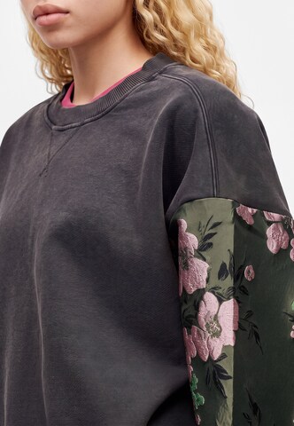 Sweat-shirt 'KUEER' Essentiel Antwerp en gris