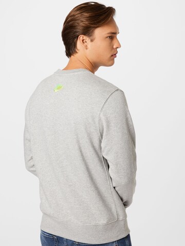 Sweat-shirt 'Essentials+' Nike Sportswear en gris