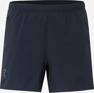 Regular Pantaloni sport de la On pe negru: față