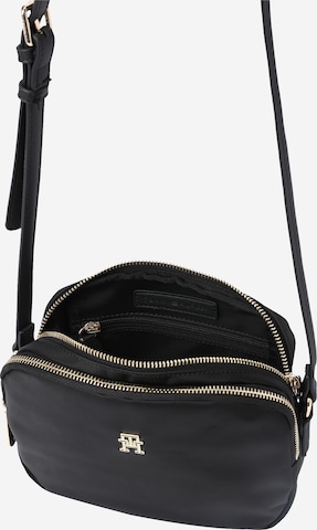 TOMMY HILFIGER - Mala de ombro 'Poppy' em preto