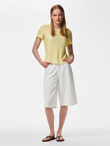 Maglietta di PIECES in giallo