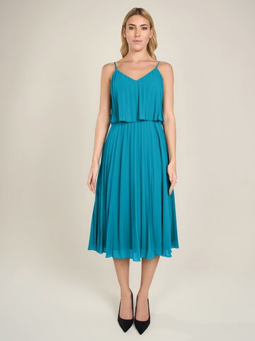 APART Cocktail Dress in Green: front