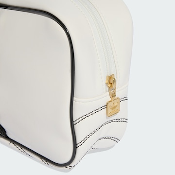 ADIDAS ORIGINALS Schoudertas 'AIRLINER ELONGATED' in Wit