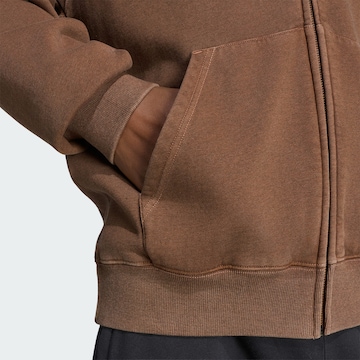 ADIDAS ORIGINALS - Sudadera con cremallera 'Trefoil Essentials' en marrón