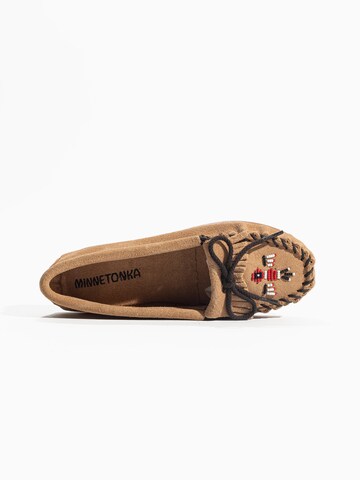 Scarpa bassa 'Thunderbird' di Minnetonka in marrone