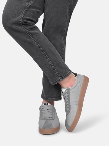Baskets basses 'ARIELLE' FREUDE en gris