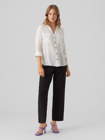 Chemisier 'BUMPY' Vero Moda Petite en blanc