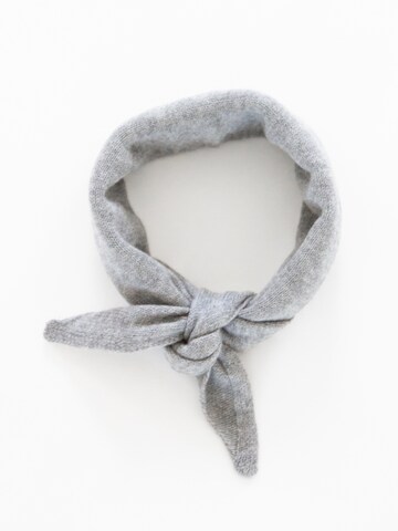 KOPYTO Schal 'BIRUANG' in Grau: Vorderseite