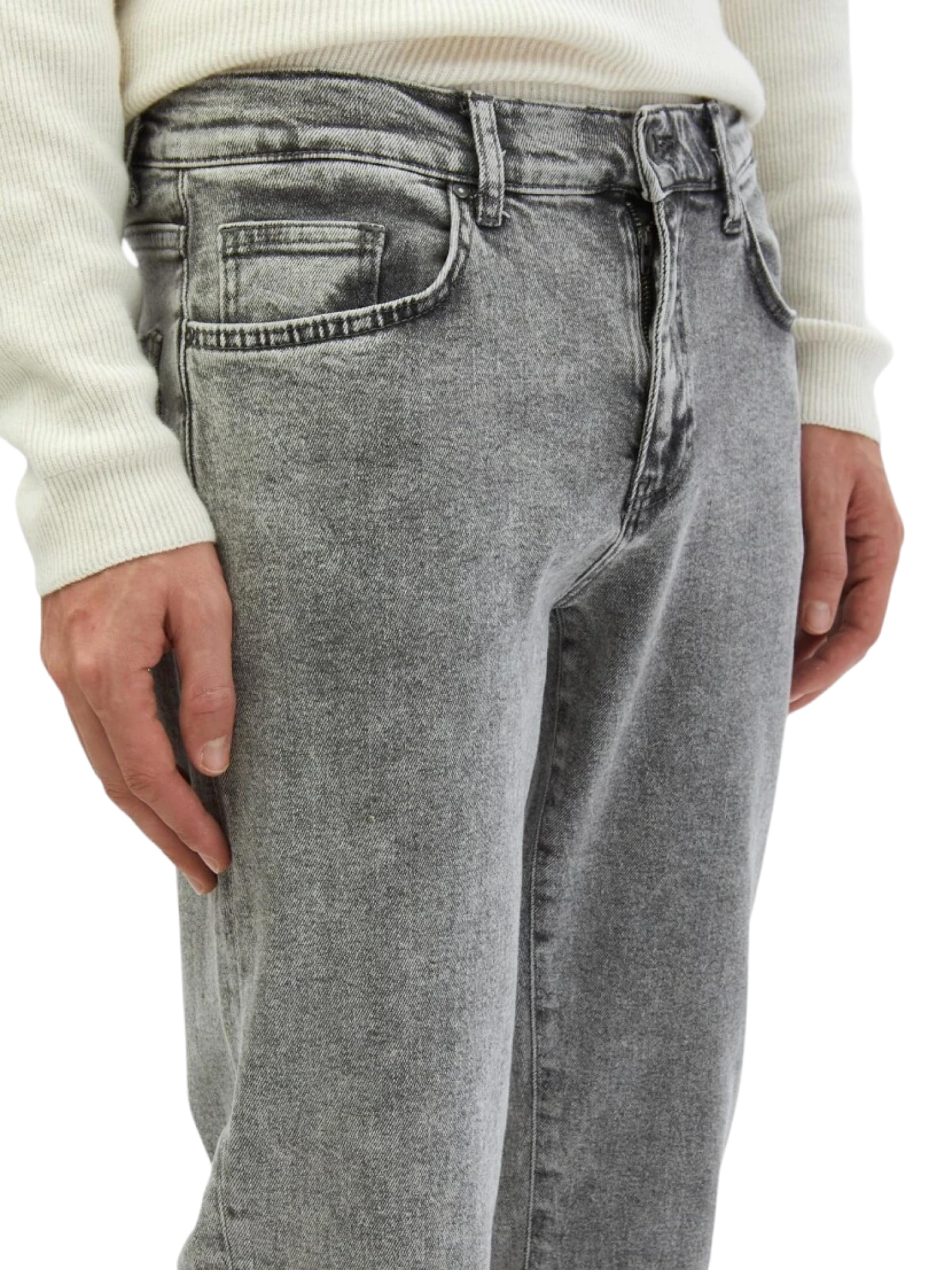 Ramsey Regular Jeans in Grey