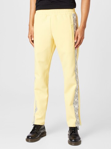 MOUTY Regular Pants in Yellow: front