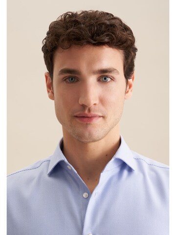 Coupe regular Chemise business 'Schwarze Rose' SEIDENSTICKER en bleu