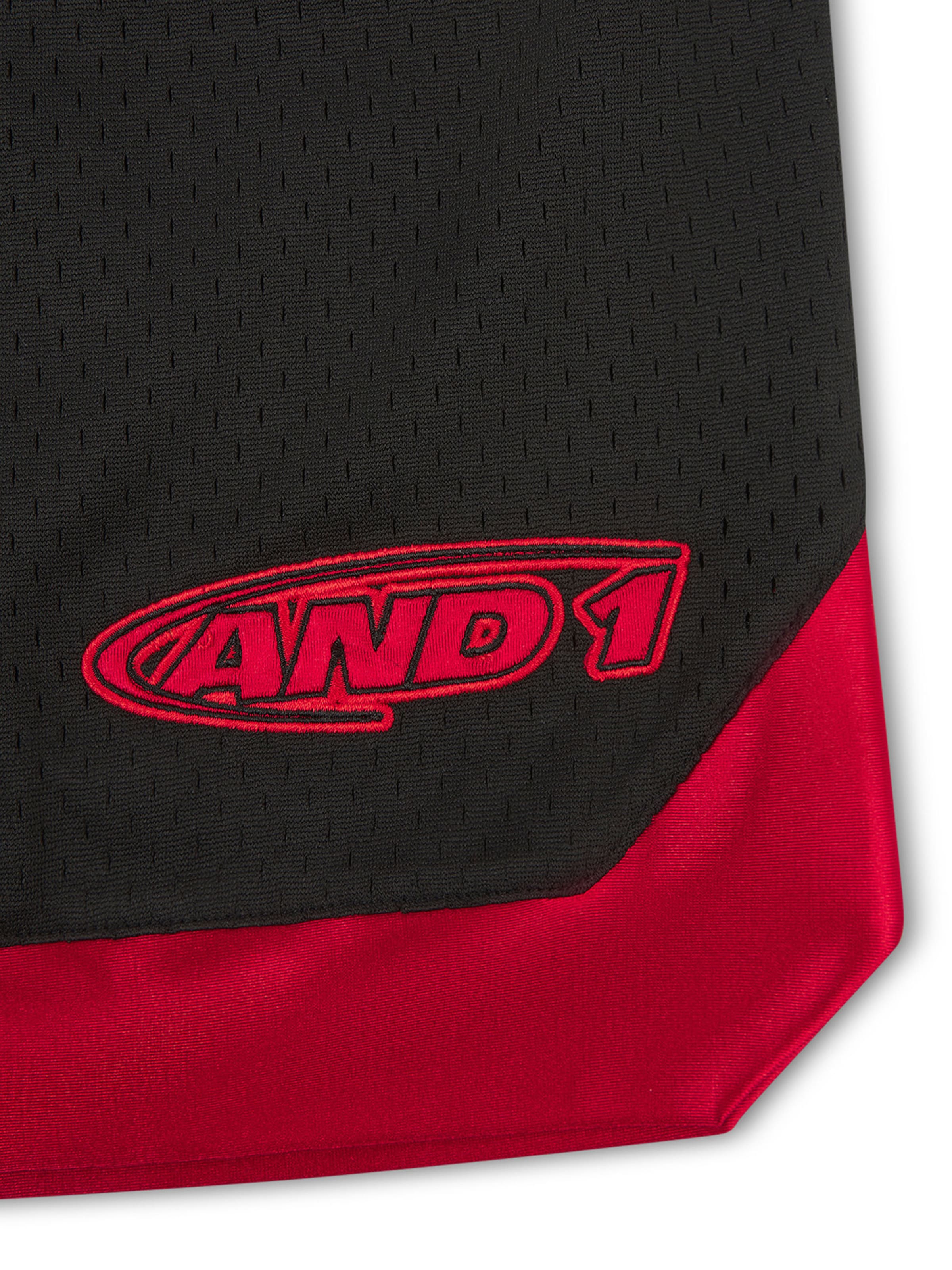 AND1 Regular Shorts in Schwarz