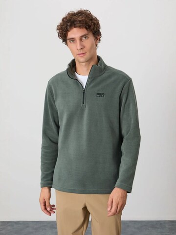 Tommy Life Sweater in Green