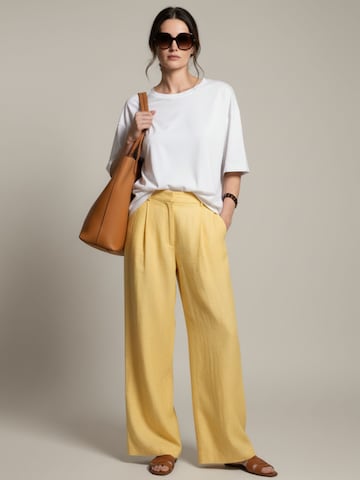 WEARABLE STORIES Wide leg Broek 'Philine' in Geel: voorkant