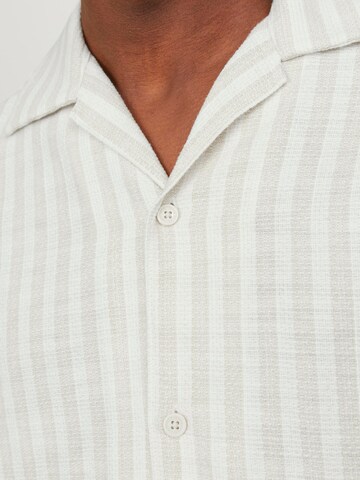 Fit confort Chemise 'JORCabana' JACK & JONES en beige