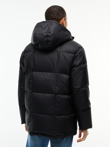 TOMMY HILFIGER - Chaqueta de invierno en negro