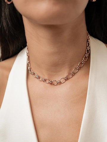 Hey Happiness Necklace 'Textured Link Choker' in Gold: front