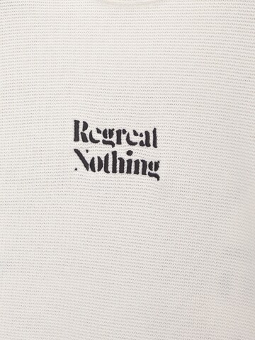 Sweat-shirt 'REGRET NOTHING' Pull&Bear en blanc