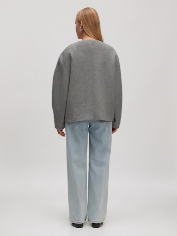 Giacca di mezza stagione 'Aino' di EDITED in grigio