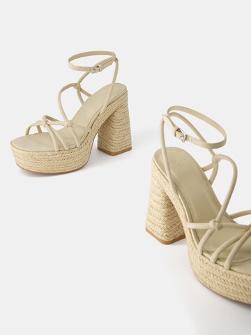Bershka Remsandal i beige