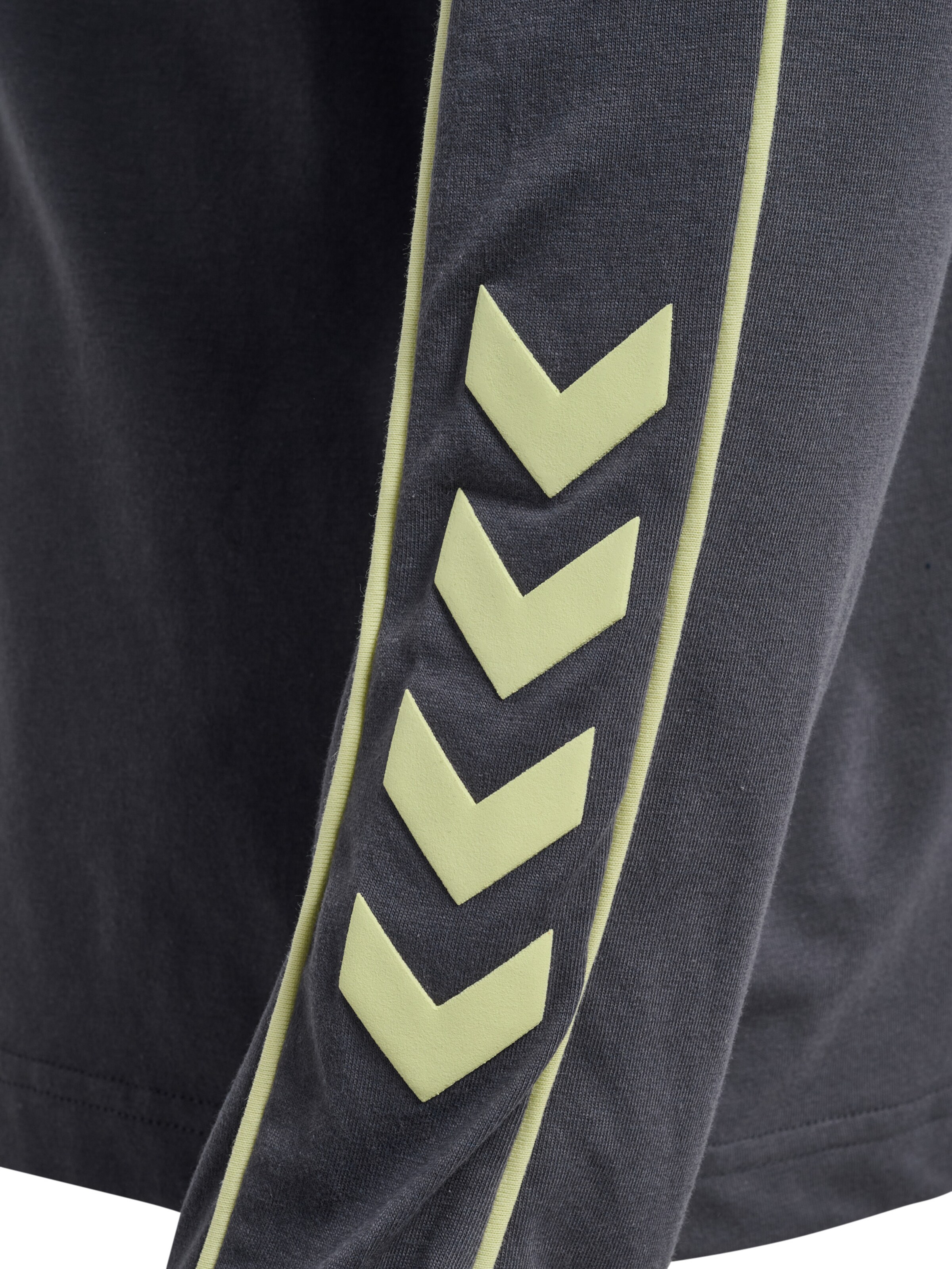 Hummel Performance shirt in Black