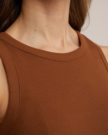 WE Fashion Top in Brown