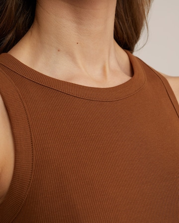 WE Fashion Top in Brown