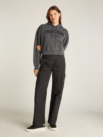 Tommy Jeans Свитшот в Серый